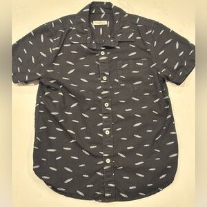 🌸 Tucker + Tate Boy’s M Short-sleeve Cotton Button-down Shirt Feather Print